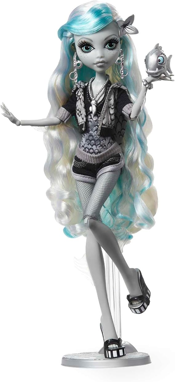 Monster High HKN30 Alumni Muñeca Lagoona Blue B&W Muñeca para niñas a Partir de 6 años, Multicolor