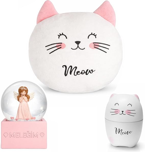 Kedi Temalı Dekoratif Tasarıma Sahip Hediye Seti – Peluş Kedi Yastık + Buhar Makinesi Nemlendirici + Melek Figürlü Kar Küresi | Dekoratif Hediye Seti